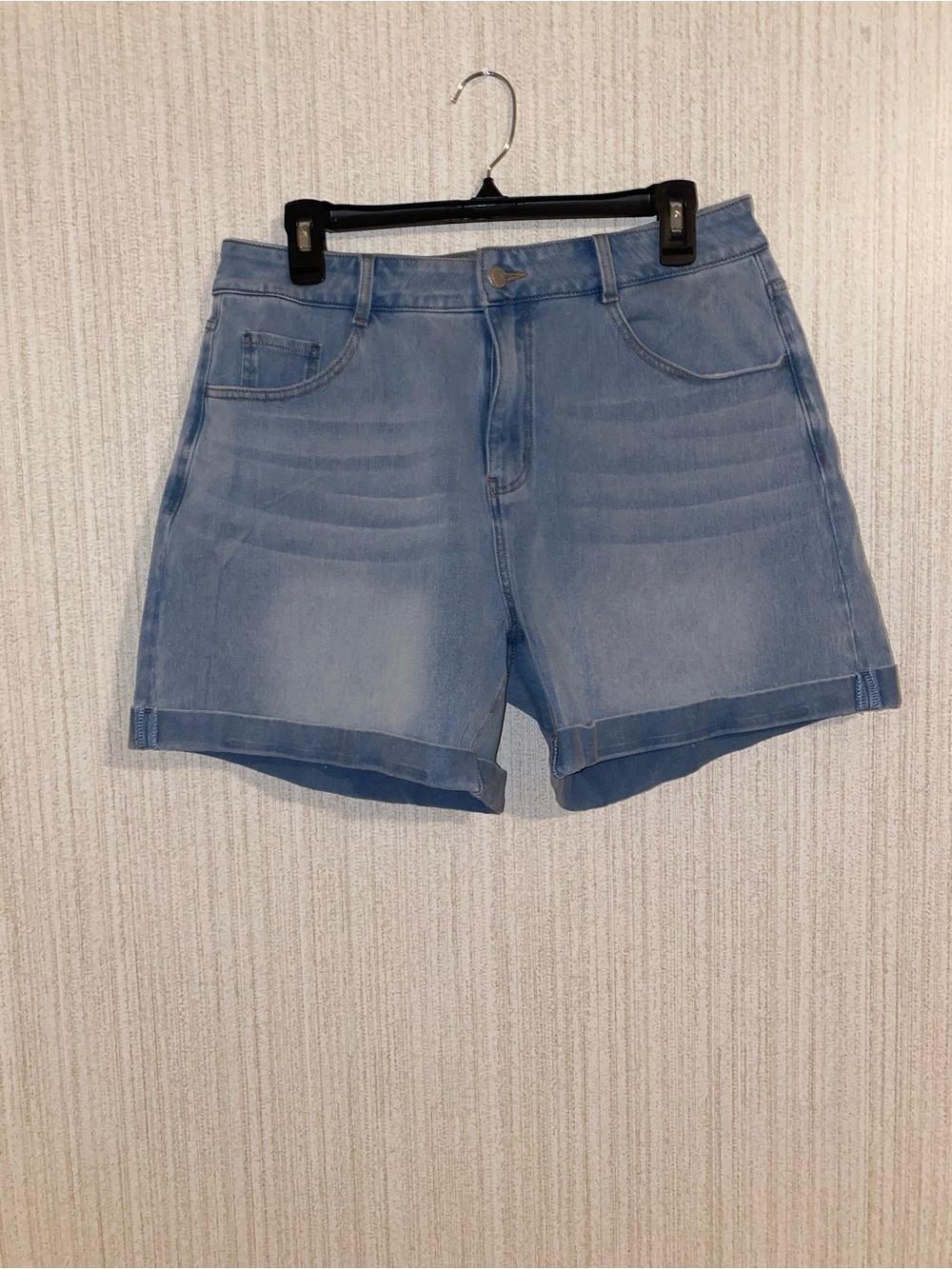 HALARA Light Wash Denim Shorts